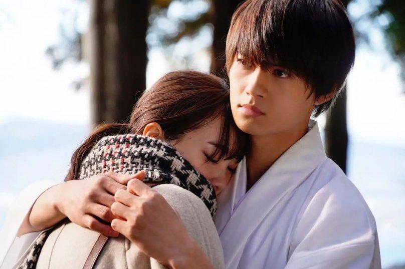 1月23日，福建的雪都被打包带回家了！女生看雪发现下山的人人手一袋