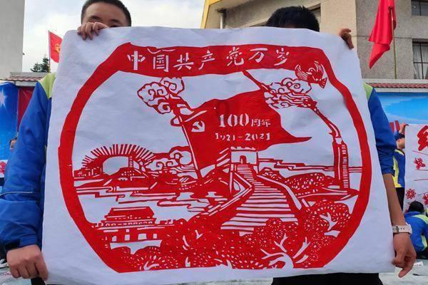 逃离废弃的建筑