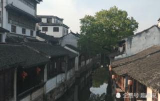 成都市人民代表大会常务委员会关于接受杨齐英辞去成都市第十八届人民代表大会常务委员会委员职务的决定