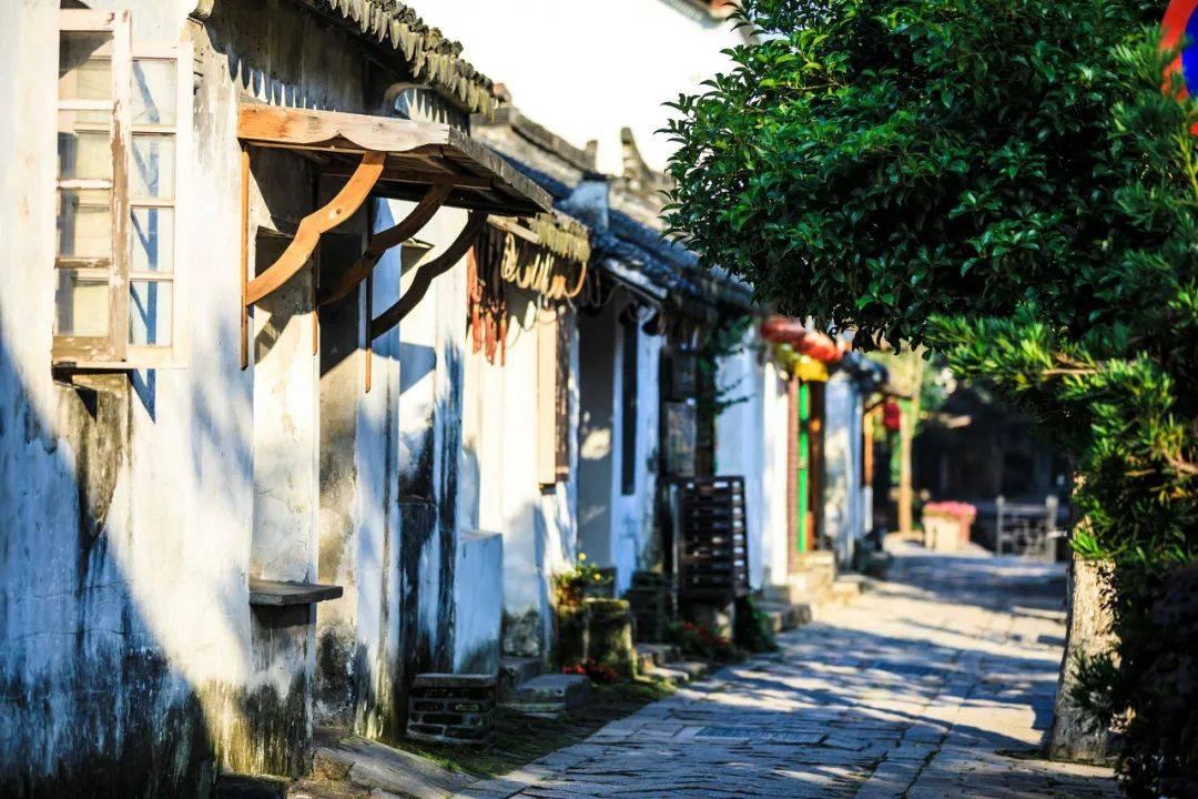 江西一男子偷高校女生宿舍内衣被拍下，校方是怎么做的呢？